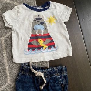 🐙3/10 Old Navy Walrus t shirt for baby